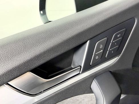 Used 2020 Audi SQ5 Premium w/ Convenience Package image 31