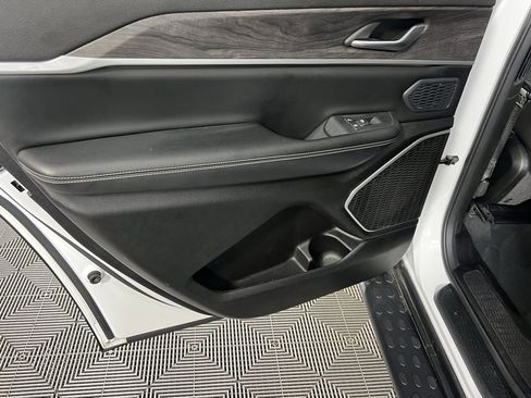 Used 2023 Jeep Grand Cherokee L Limited w/ Luxury Tech Group II image 29