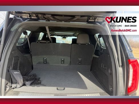 Used 2023 GMC Yukon XL Denali w/ Denali Reserve Package image 5