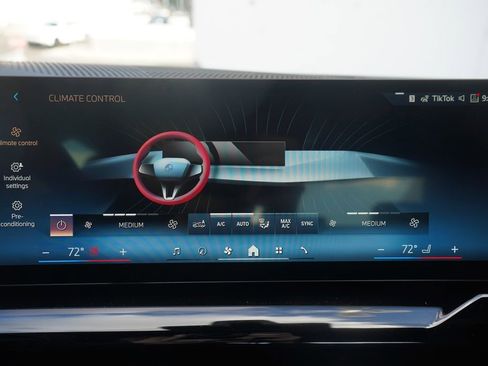 Used 2025 BMW 530i w/ Premium Package image 18