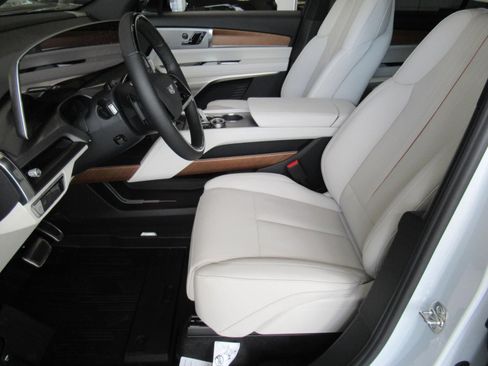 New 2027 Cadillac Vistiq Sport AWD/4WD image 22