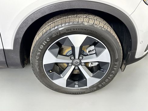 Used 2024 Volvo XC40 B5 Plus image 32