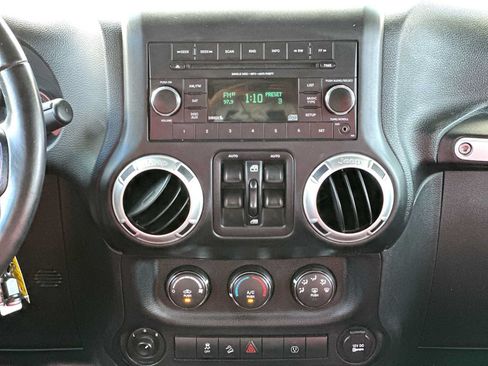 Used 2017 Jeep Wrangler Unlimited Sahara AWD/4WD image 26