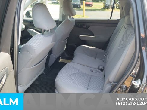 Used 2023 Toyota Highlander L FWD image 19