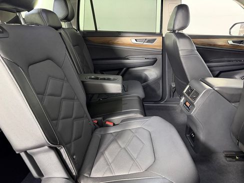 Used 2024 Volkswagen Atlas SE FWD image 31