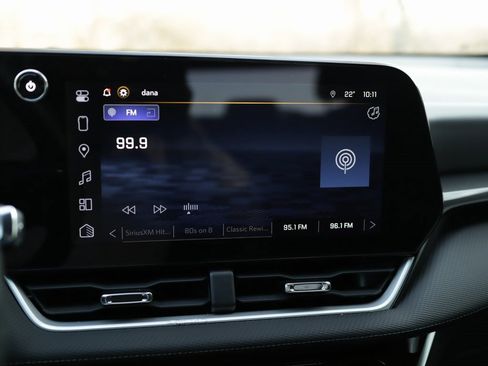 Used 2025 Chevrolet Equinox LT w/ Safety and Technology Package image 13