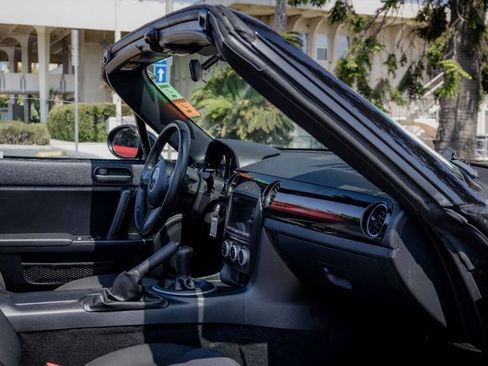Used 2014 MAZDA MX-5 Miata Club image 20