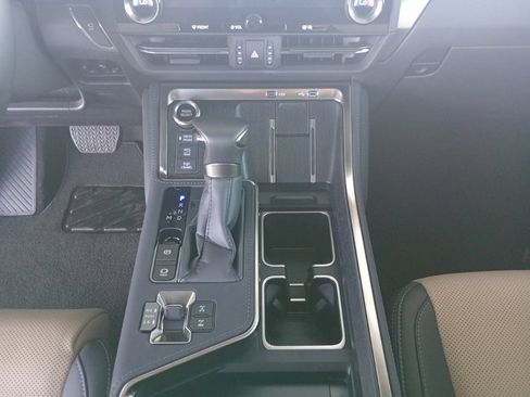 Used 2026 Lexus GX 550 w/ Accessory Package (CT) AWD/4WD image 11