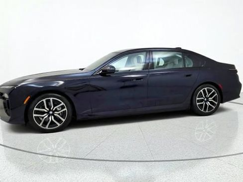 Used 2025 BMW i7 xDrive60 AWD/4WD image 5