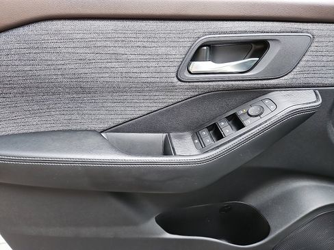 Certified 2023 Nissan Rogue SV image 12