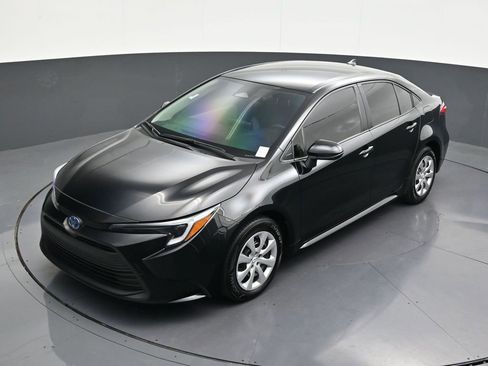 Used 2025 Toyota Corolla LE image 14