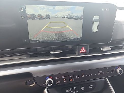 Used 2025 Kia Carnival image 16