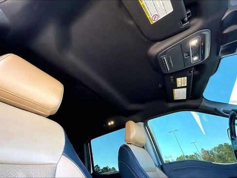 Used 2023 Ford F350 Lariat image 23