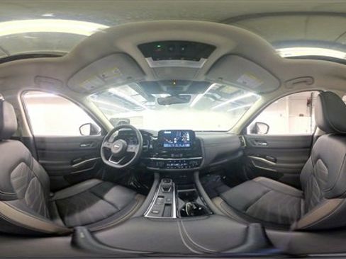 Used 2025 Nissan Pathfinder Platinum image 39