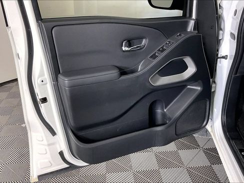 Used 2022 Nissan Frontier SV w/ Technology Package RWD image 21