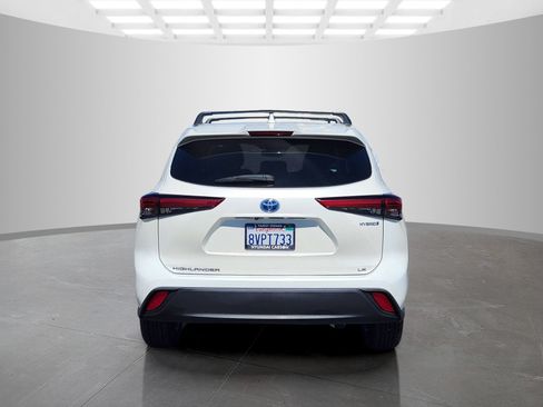 Used 2021 Toyota Highlander LE FWD image 6