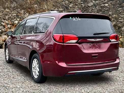 Used 2020 Chrysler Pacifica Touring-L image 10