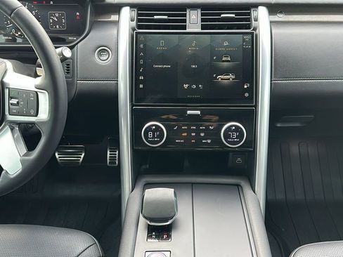 Used 2024 Land Rover Discovery Metropolitan Edition image 11