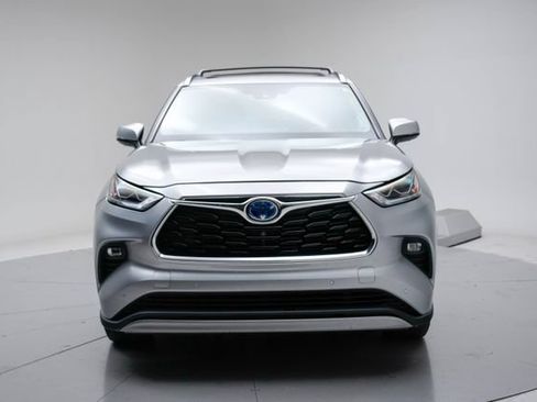 Used 2021 Toyota Highlander Platinum AWD/4WD image 11