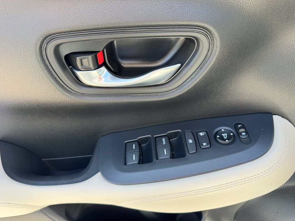 Used 2023 Honda HR-V LX image 23