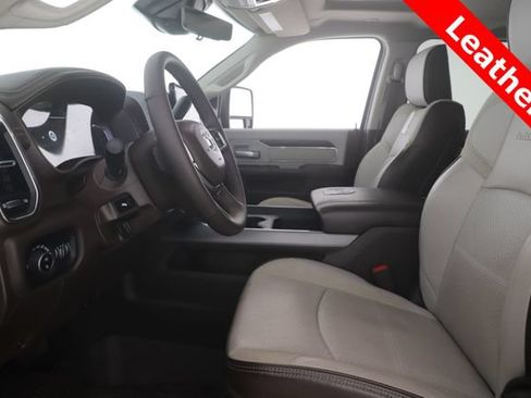 Used 2025 RAM 2500 Laramie AWD/4WD image 17