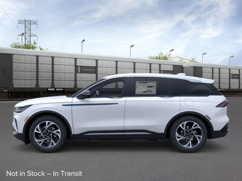 New 2026 Lincoln Nautilus Premier image 3