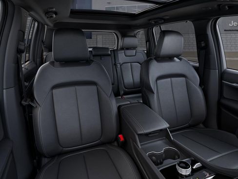 New 2026 Jeep Grand Cherokee Limited w/ Luxury Tech Group II AWD/4WD image 16