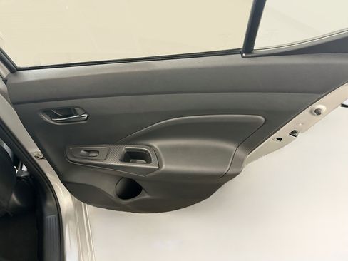 Used 2025 Nissan Versa SV FWD image 30