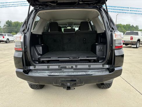 Used 2019 Toyota 4Runner SR5 AWD/4WD image 32