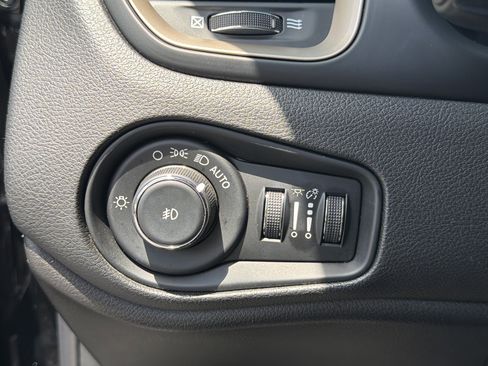 Used 2016 Jeep Renegade Limited FWD image 43
