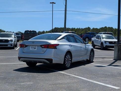 Used 2024 Nissan Altima 2.5 SV AWD/4WD image 5