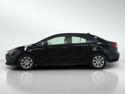 Used 2025 Toyota Corolla LE image 2