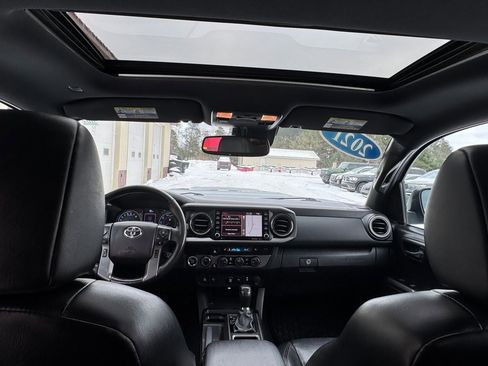 Used 2021 Toyota Tacoma TRD Sport image 29