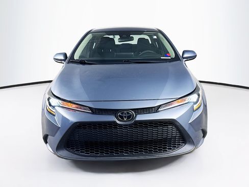 Used 2020 Toyota Corolla LE FWD image 3