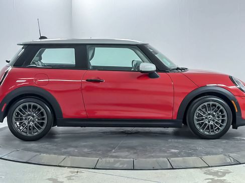 Certified 2025 MINI Cooper 2-Door Hardtop FWD image 8