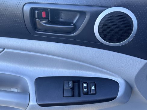 Used 2015 Toyota Tacoma 4x4 Access Cab V6 w/ TRD Off-Road Package image 10