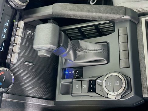 Certified 2026 Toyota Tacoma SR5 AWD/4WD image 17