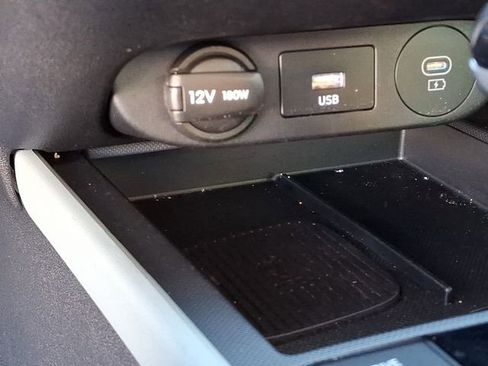 Used 2024 Hyundai Elantra Limited image 32