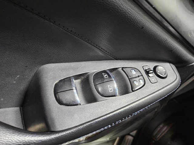 Used 2017 Nissan Maxima SR w/ Midnight Edition FWD image 9