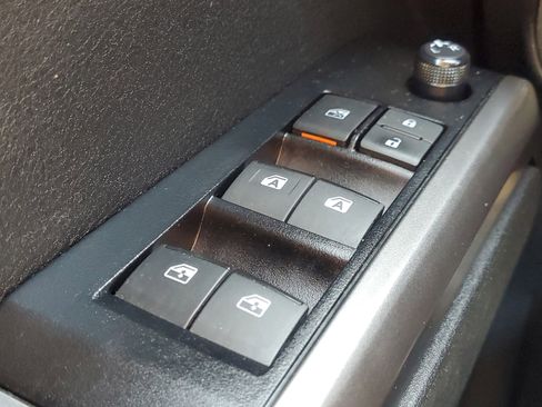 Used 2023 Toyota Tacoma SR5 AWD/4WD image 18