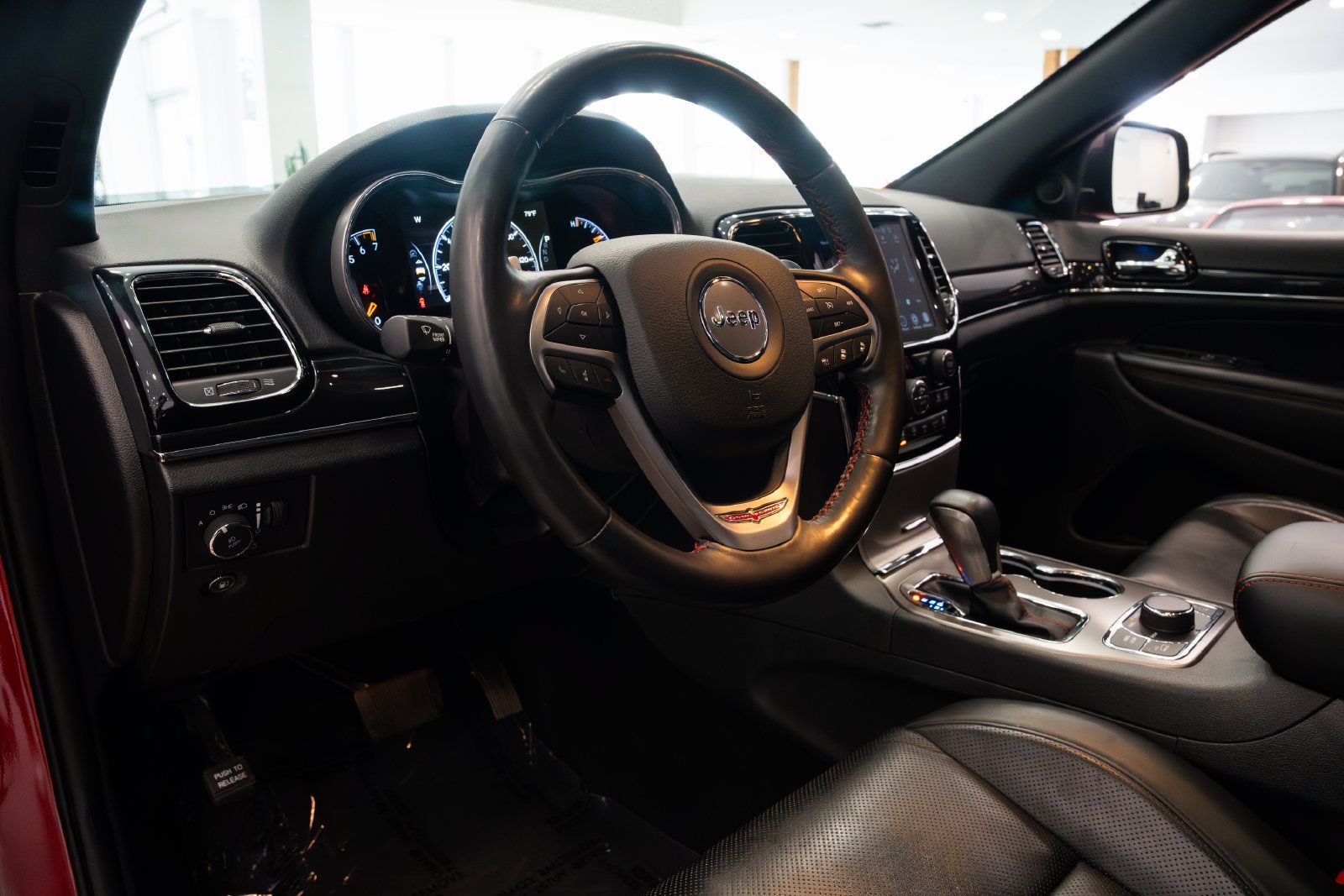 Used 2021 Jeep Grand Cherokee Trailhawk w/ Trailhawk Luxury Group AWD/4WD image 19