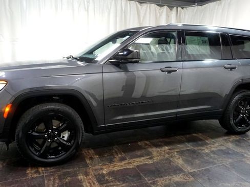 Used 2022 Jeep Grand Cherokee L Laredo AWD/4WD image 2