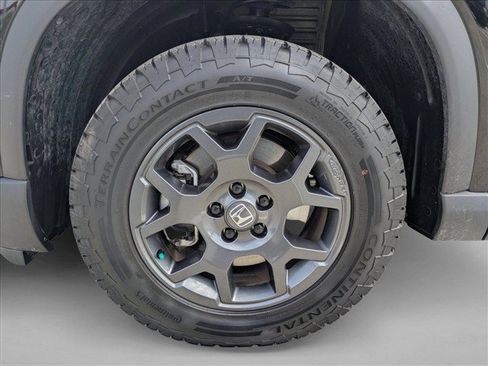 Used 2025 Honda Pilot TrailSport image 23