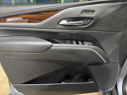 Used 2021 Cadillac Escalade Premium Luxury image 19