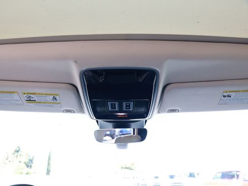 Used 2018 Land Rover Range Rover HSE image 28