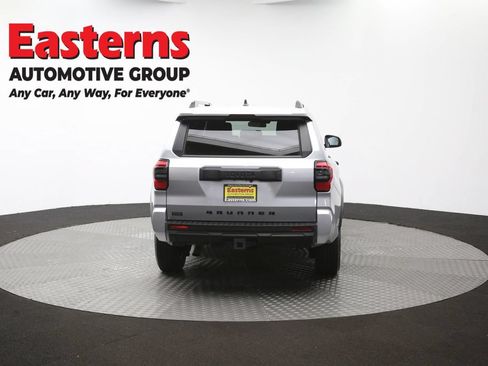 Used 2025 Toyota 4Runner SR5 AWD/4WD image 39