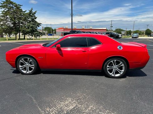 Used 2022 Dodge Challenger R/T RWD image 4