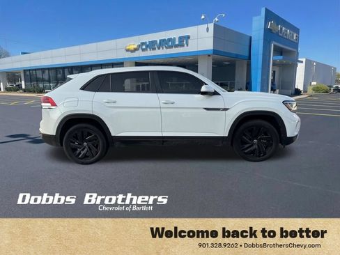 Used 2023 Volkswagen Atlas Cross Sport SE w/ Black Wheel Package FWD image 9