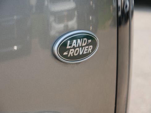 Used 2023 Land Rover Range Rover SE image 12
