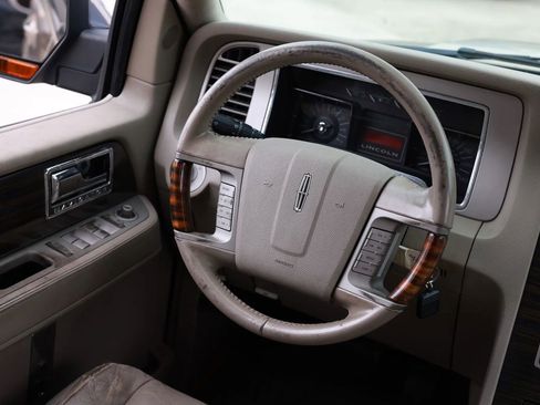 Used 2007 Lincoln Navigator Luxury Sport Utility 4D image 30